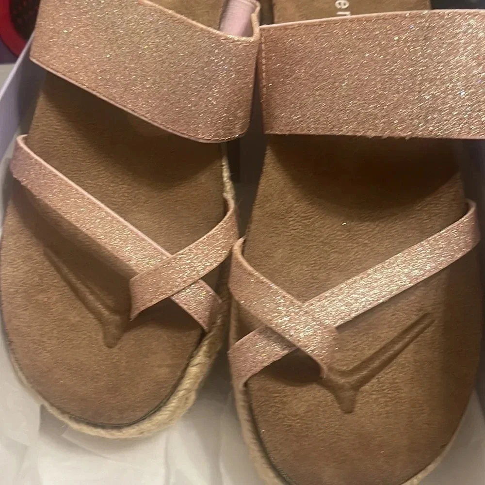 Madden Girl Metallic Rose Gold Espadrilles Sandal Size 7.5 platform